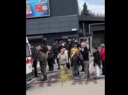 В Запорожье граждане всем миром отбили мужчину у ТЦКашников
