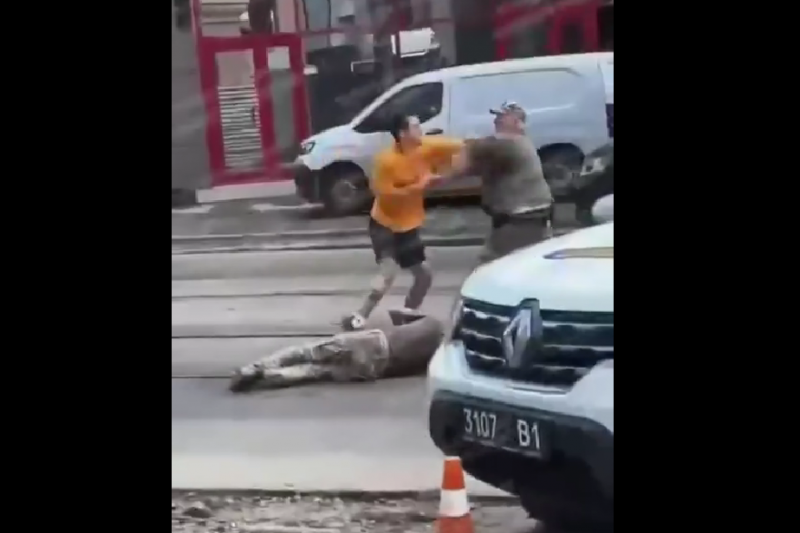 В Одессе парень избил людоловов, которые бусифицировали его отца