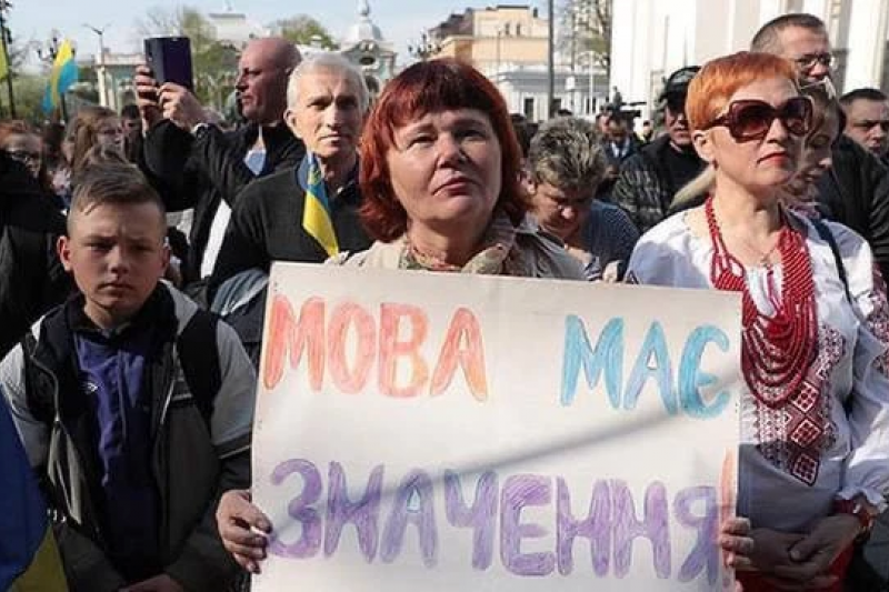 В Полтаве депутаты горсовета ввели мораторий на использование русскоязычного контента в публичном пространстве