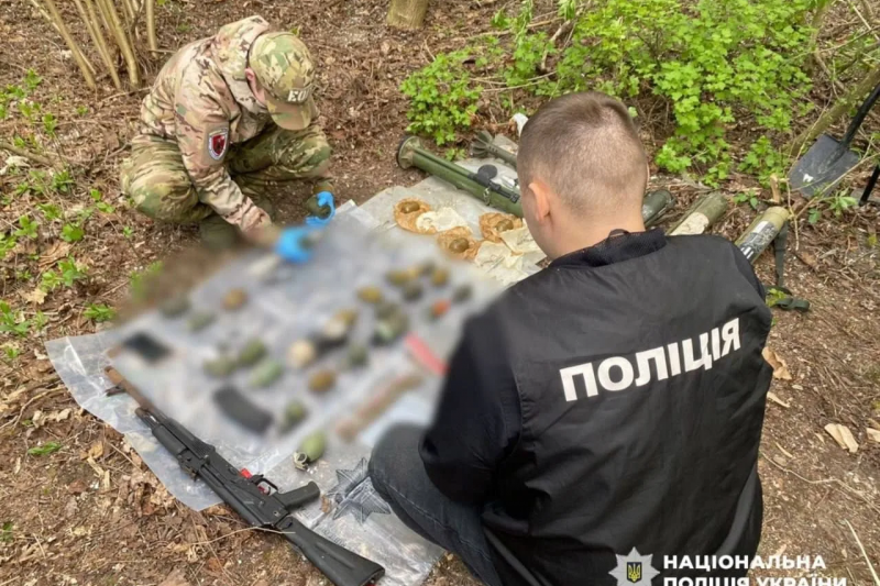 В Украине за неделю было найдено 20 тайников с оружием на продажу