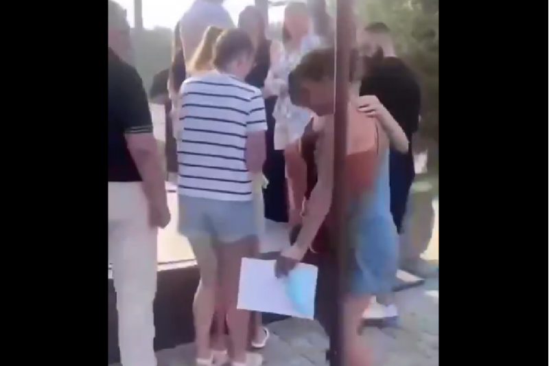 Во Львове случился протест против аптеки, отпускающей замещающие препараты наркоманам