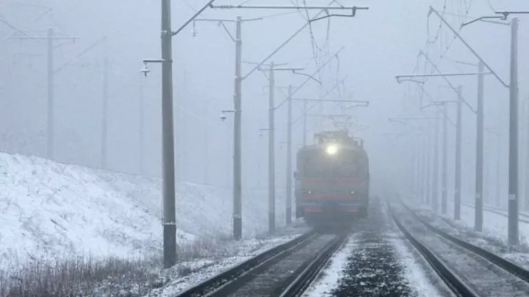 Через ожеледицю на Полтавщині скасували більшість рейсових автобусів, про затримки повідомила й Укрзалізниця