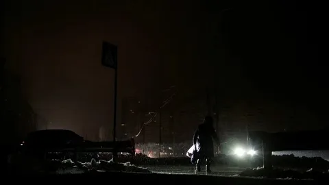 В Днепре после голубой вспышки погас свет, а жителей нескольких сёл попросили оставаться дома до особого распоряжения