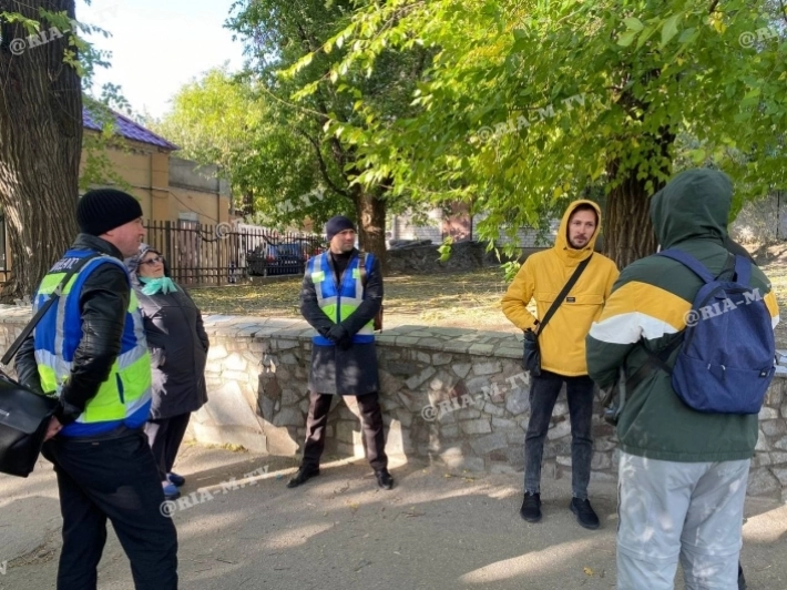 Кто пришел на митинг к исполкому в Мелитополе