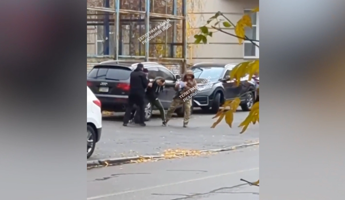 В Киеве прямо с урока бусифицировали учителя физкультуры