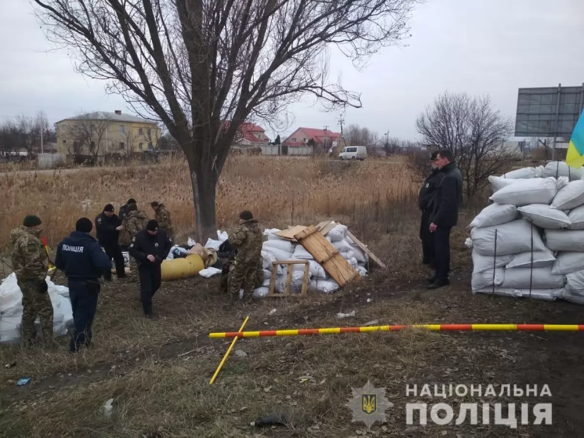 На трассе под Днепром вооруженные люди в камуфляже пытались установить блокпост