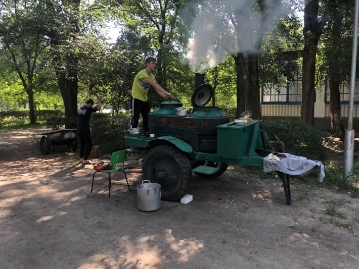 В Бердянске обесточены оздоровительные центры. 256 детей питаются в полевых условиях