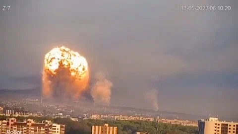 После ракетного удара по складам по Хмельницкому поползли зловещие слухи