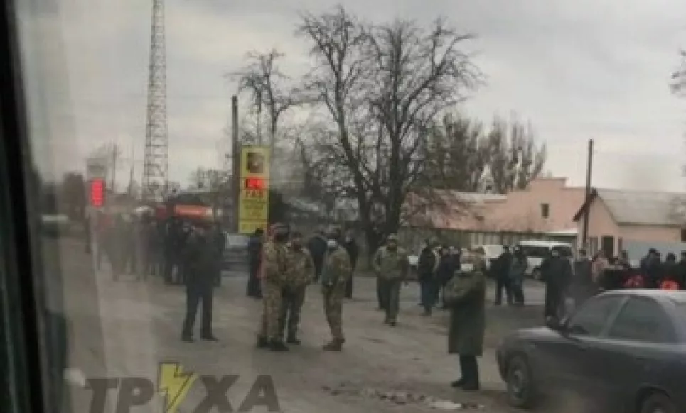 У Полтавській області люди перекрили трасу в знак протесту