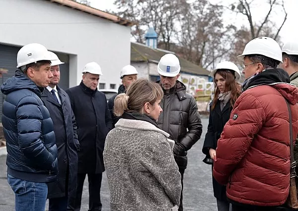 Представники Європейського інвестбанку, ЄС в Україні, ПРООН оглянули реконструкцію спорткомплексу у Решетилівці