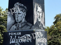 В Чугуеве Харьковской области установили памятник нацистам: Шухевичу и Коновальцу