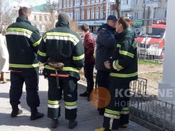 Біля скандальної прибудови до екс-кінотеатру ім. Котляревського знову неспокійно