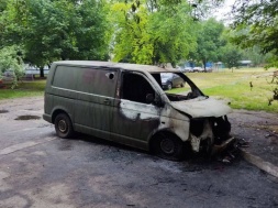 В Кременчуге неизвестные сожгли автобус ТЦКашников