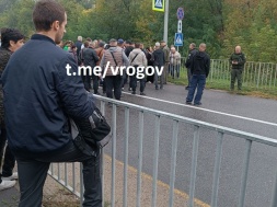 Запорожье. Отчаявшиеся выехать с Украины граждане перекрыли в знак протеста Ореховскую трассу