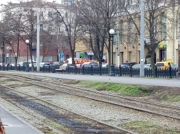 Митингующие с барабанами появились возле офисов ПриватБанка в центре Днепра