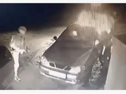 В Днепре ТЦКашники заблокировали машину, попротыкали шины, разбили окна и захватили двух мужчин