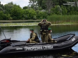 На Сумщині прикордонники посилюють охорону державних рубежів, що проходять річками