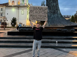 В крупных городах Украины начались протесты против отставки минобороны Фёдорова