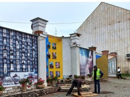 В Берегово на Закарпатье демонтировали памятник так называемым «героям небесной сотни»