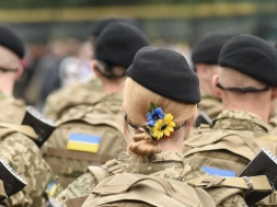 В Винницкой области на глазах односельчан насильно запихнули в ТЦКашный бус женщину-врача