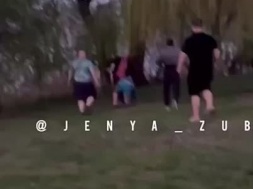 В Удах под Харьковом невменяемые ВСУшники въехали в детскую площадку, местные дали им отпор, но попали в итоге в лапы ТЦК