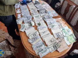 Миллионы долларов в кабинетах таможенников, врачей ВЛК и ТЦКашников
