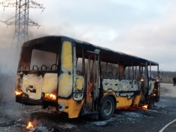 В Днепропетровской области на ходу загорелся автобус с рабочими