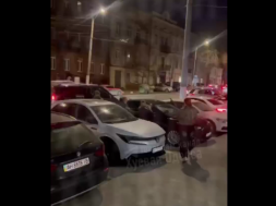 В Одессе жена и неравнодушные прохожие отбили мужчину у людоловов