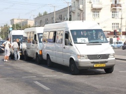 Запорожские перевозчики настойчиво требуют повышения стоимости проезда