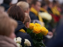 Близьким загиблого студента медакадемії погрожують