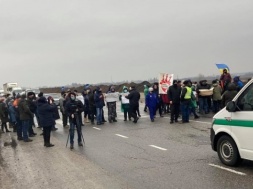 «Тарифні протести»: на Полтавщині перекрили трасу Київ-Харків