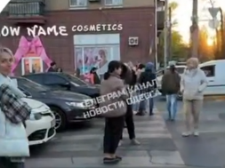 В Одессе жители вышли на протест из-за 3-х месячного отсутствия света и перекрыли дорогу