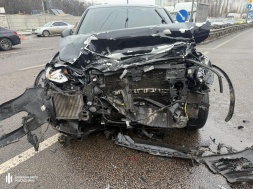 В Киеве ВСУшник учинил ДТП, в результате которого погибла женщина, а двое детей были серьёзно покалечены