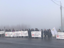 На Полтавщині аграрії перекрили трасу Київ-Харків, протестуючи проти продажу землі