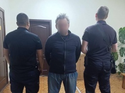 В Самаре местный житель залил баллончиком и ранил ножом ТЦКашника