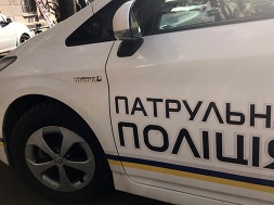 В Чернигове ТЦКашник избил девушку-полицейскую, защищая пьяного знакомого