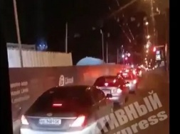 В Днепре таксисты провели акцию протеста с требованием повысить тариф