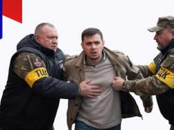 В Кировоградской области водитель Mercedes-Benz пошёл на таран ТЦКашного буса, чтобы спасти мобилизованного