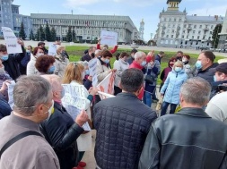 Мітинги, скасована сесія, міський голова з підозрою на COVID19: ранок під Сумською міськрадою