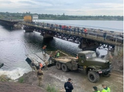 Обрушение Алексеевского моста: военные начали строительство понтонной переправы