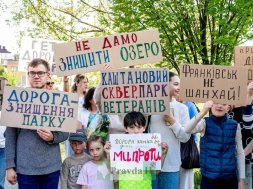 В Ивано-Франковске жители вышли на акцию за сохранение городского Парка