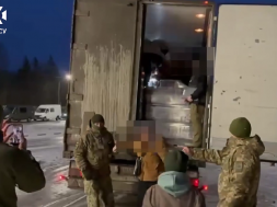 Пограничники на КПП «Мамалыга» задержали фуру с пивом, в которой спасали свои жизни 7 человек