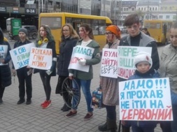 «Закривавлені діти» пройшлися з акцією центром Сум