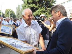 У Запоріжжі пройшов мітинг, присвячений 80-й річниці початку оборони міста