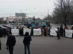 Под мэрией протестовали против закрытия отделения ортопедии