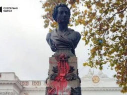 В Одессе рогули с новой силой начали требовать от власти снести памятник Пушкину