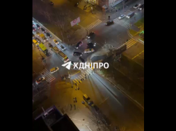 В Днепре жители вышли на протест против внеплановых отключений света и перекрыли дорогу