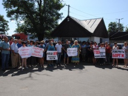 Біля "Гадячсиру" знову страйкували