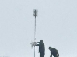 ВСУшники в Краматорске устанавливают на крышах многоэтажек антенны, усиливающие радиосигнал для дронов