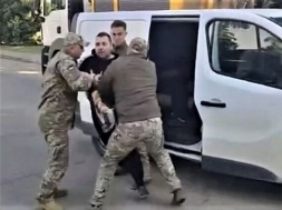 Пример насильственной мобилизации в Черкассах: ударили по лицу – и в бус